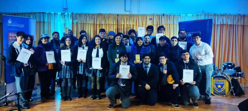 Estudiantes de Programación del Liceo Bicentenario Logran Importantes Certificaciones