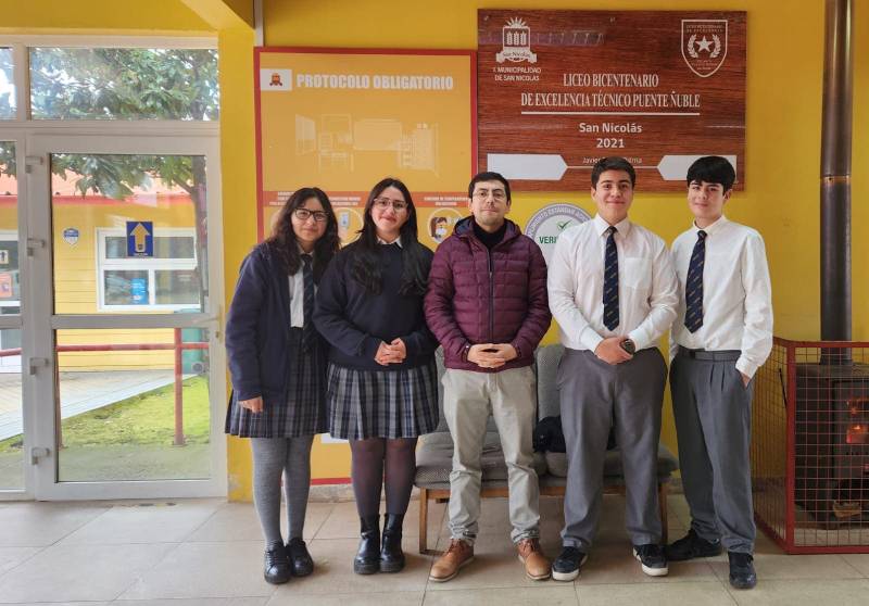 Liceo Bicentenario de Excelencia Técnico Puente Ñuble Destaca en Competencias de Debate