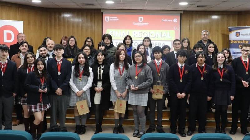 Destacada Participación de Estudiantes en la Final Regional del Torneo Delibera