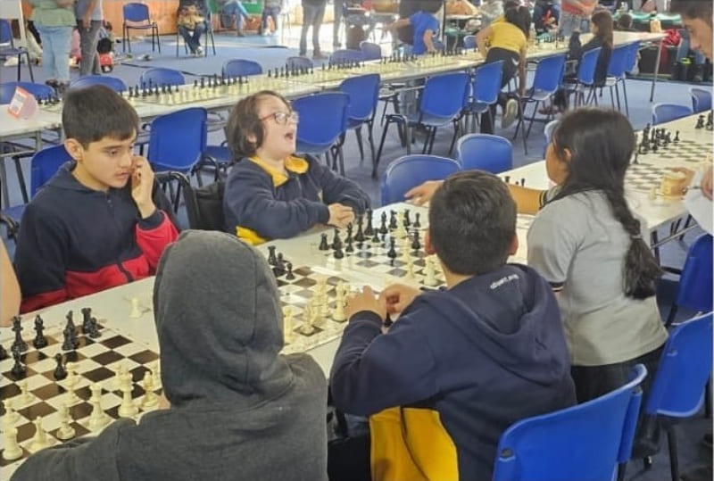 Éxito y Aprendizaje en el Torneo de Ajedrez en la Escuela Virgen del Carmen