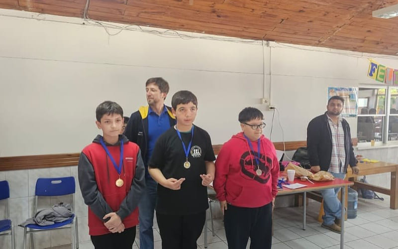 Torneo de Ajedrez del Liceo Bicentenario de Excelencia Técnico Puente Ñuble Destaca a Nivel Regional