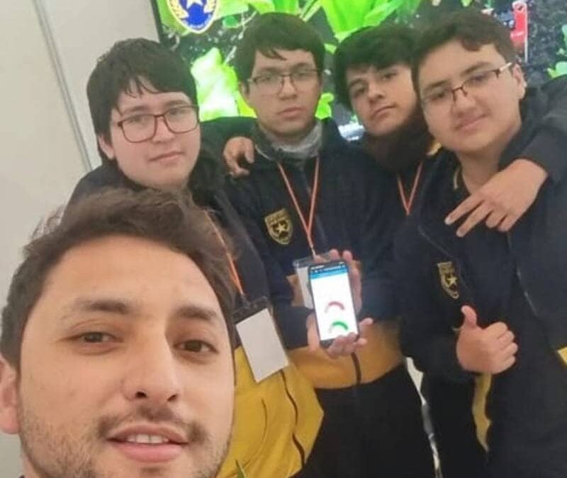 Estudiantes del Liceo Bicentenario de Excelencia Técnico Puente Ñuble brillan en competencias internacionales de tecnología y robótica