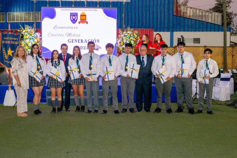 «Liceo Técnico Puente Ñuble celebra a su generación 2024 en una emotiva ceremonia al aire libre»